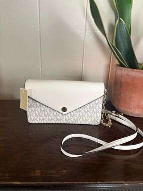 NWT Michael Kors Jet Set Envelope Clutch